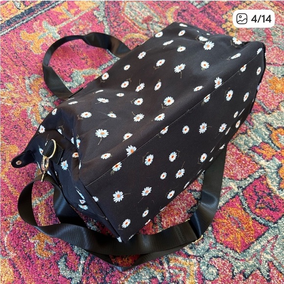 Alice + Olivia | Women’s Black/White Floral Daisy Print Crossbody Duffle Bag, OS - Picture 5 of 14